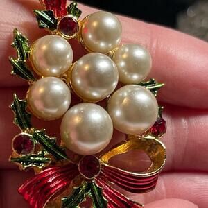 Christmas Brooch with pearls. Vintage